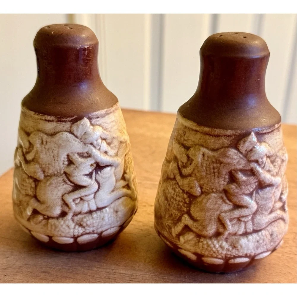 Retro Set of Salt & Peppers Shakers Ceramic Horse & Rider & Stable Scene 1974